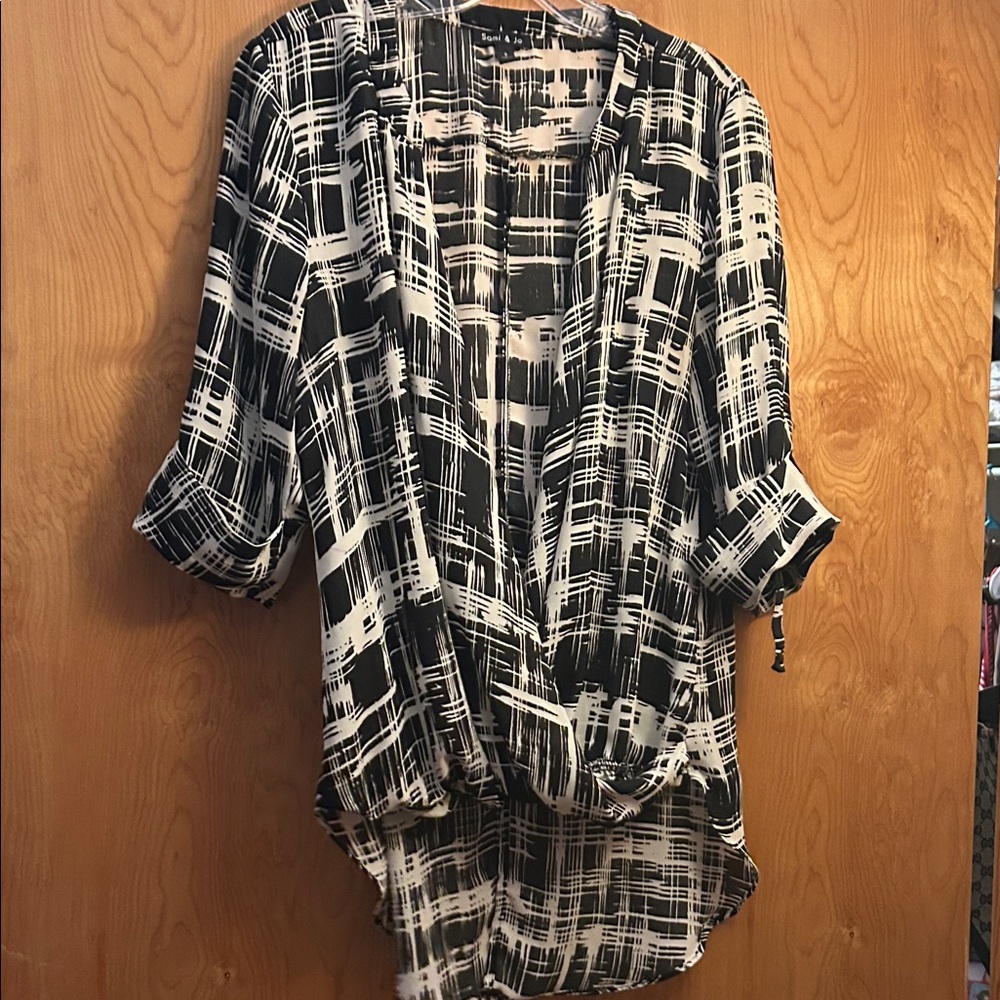 Sami & Jo Black and White Patterned Blouse